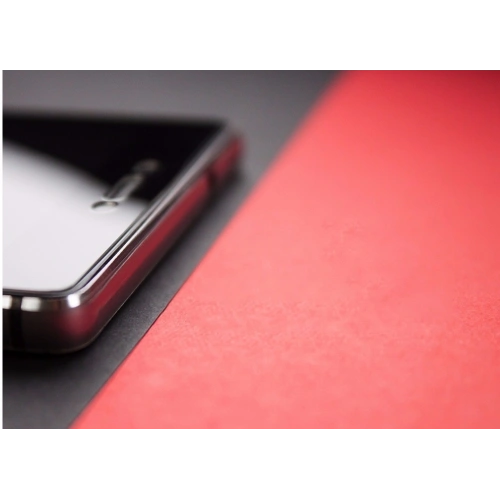 Grubość szkła hybrydowego 3MK FlexibleGlass wynosząca 0.3 mm.