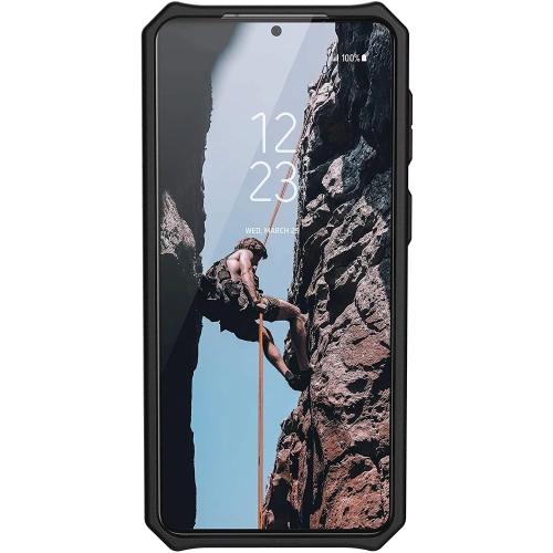 Zbliżenie na teksturę hybrydowego materiału etui UAG z wł&oacute;knem węglowym.