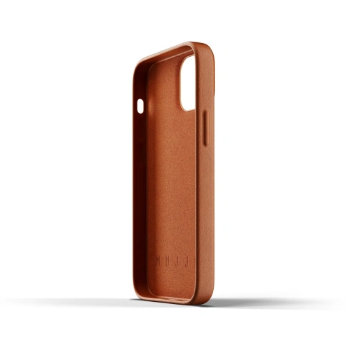 Θήκη Mujjo για Apple iPhone 13 mini, τοποθετημένη σε τραπέζι, με ορατές θύρες και κοψίματα.