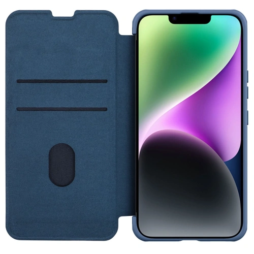 Husa Nillkin Qin Cloth Pro alăturată altor accesorii pentru iPhone.