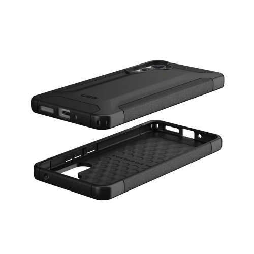 Etui UAG na tle miejskiego krajobrazu, podkreślające jego nowoczesny design.