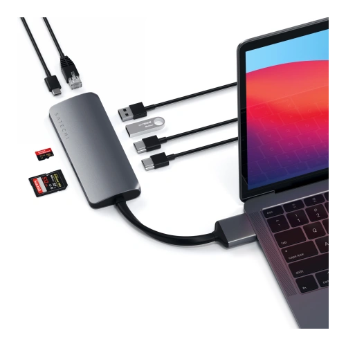USB-C adapter with USB-A and HDMI ports, excellent solution for multimedia.