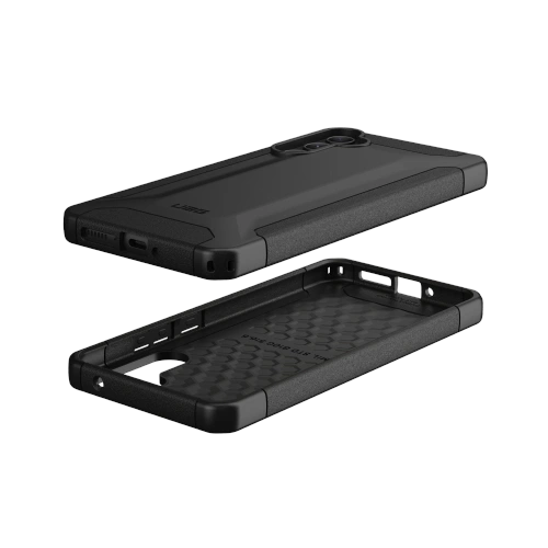 Etui UAG Scout na tle neutralnym, prezentujące stylowy design i funkcjonalność.