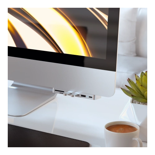 Hub-ul elegant Satechi de culoare aluminiu, ideal pentru iMac 2017/2019/2020.