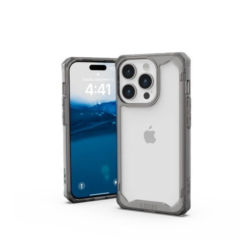 P&oacute;łprzezroczyste etui UAG Urban Armor Gear z bliska, ukazujące detale.