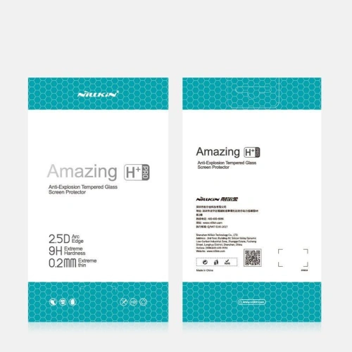 Nahaufnahme des Härtglases Nillkin, das seine hohe Transparenz und Kratzfestigkeit zeigt.