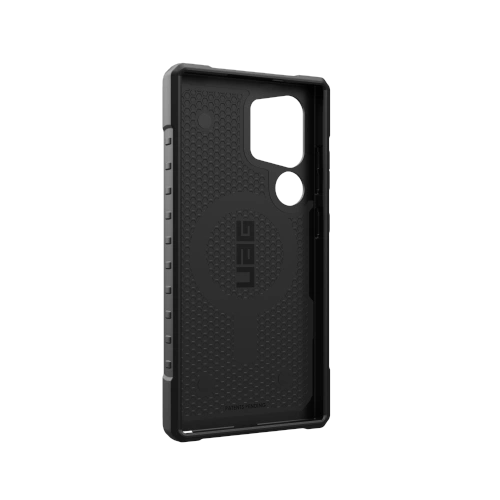 Κοντινή λήψη της θήκης UAG Urban Armor Gear, που δείχνει την ανθεκτική κατασκευή.