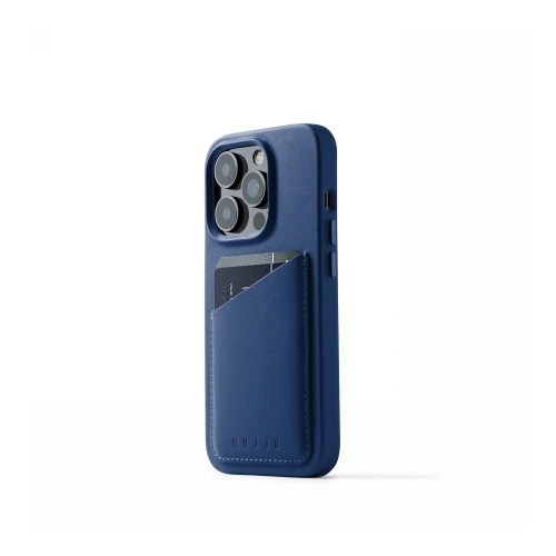 Etui Mujjo Full Leather Wallet Case w kolorze monaco blue, idealnie dopasowane do Apple iPhone 14 Pro.