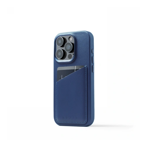 Etui Mujjo Full Leather Wallet Case w kolorze monaco blue, idealne do iPhone 15 Pro z funkcją MagSafe.