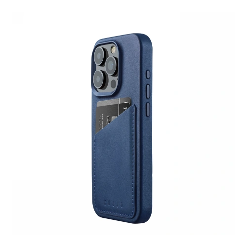 Zbliżenie na etui Mujjo, ukazujące wysoką jakość sk&oacute;ry i eleganckie wykończenie.