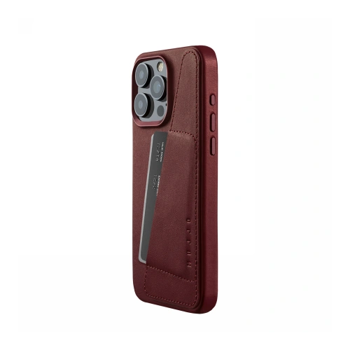 Zamknięte etui Mujjo, ukazujące eleganckie wykończenie skóry i funkcję MagSafe.