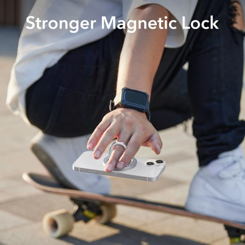 Elegancki uchwyt ESR Halolock MagSafe w kolorze srebrnym, idealny do codziennego użytku.