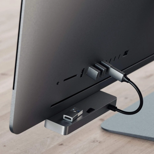 Satechi Aluminium USB-A / USB-C adapter on a desk, perfect for everyday use.