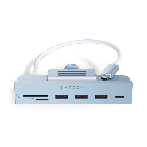 Adapter Satechi USB-C Clamp hub w kolorze srebrnym, zamontowany na monitorze Apple iMac M1.