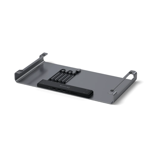 Suport cu adaptor Satechi USB-C, design elegant în nuanță argintie, excelent pentru laptopuri și monitoare.
