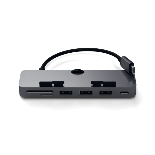 Adapter Satechi Aluminum USB-C Clamp Hub Pro pentru iMac, vedere de aproape a porturilor USB-C.