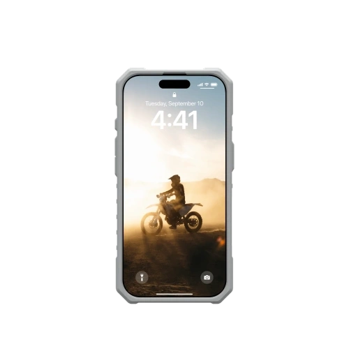 Zbliżenie na etui UAG Urban Armor Gear, pokazujące hybrydowy materiał i wycięcia na porty.