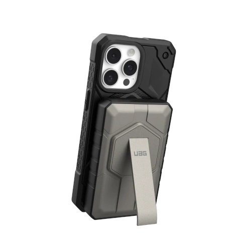 Zbliżenie na mocny i wytrzymały design powerbanku UAG 10W.