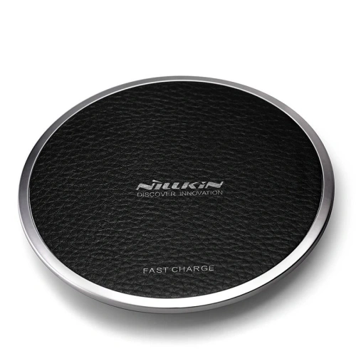 Vedere de sus a încărcătorului negru Nillkin Magic Disk III, cu marcaj de putere de 10W.