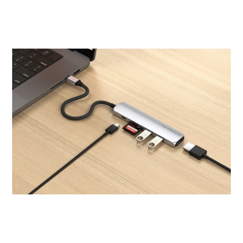 Set of HUB Satechi 6 in 1 on a white background, ideal for laptops and USB-C devices.