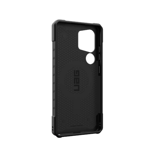 Κοντινή λήψη της θήκης UAG Urban Armor Gear, που δείχνει τις λεπτομέρειες της κατασκευής και της φινέτσας.