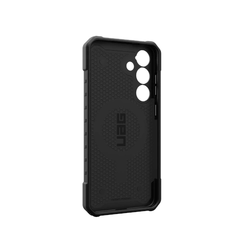 Etui UAG Urban Armor Gear na tle nowoczesnego biura, podkreślające jego stylowy design.