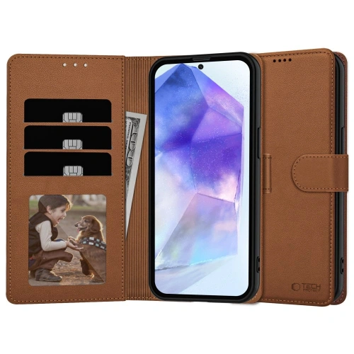 Zbliżenie na detale etui Tech-Protect Wallet dla Samsung Galaxy A56 5G.