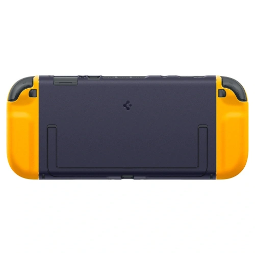 Etui Spigen Nano Pop w użyciu, trzymane w dłoni podczas gry na Nintendo Switch.