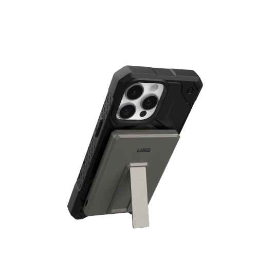 Powerbank z funkcją MagSafe, umożliwiający szybkie ładowanie jednego urządzenia.