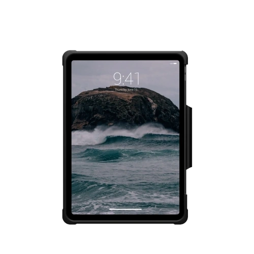 Etui UAG Metropolis SE na stole, z widocznym uchwytem i eleganckim designem.