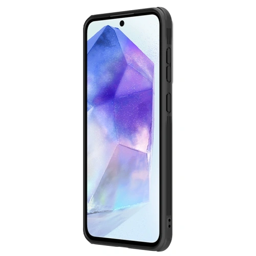 Etui Nillkin zamontowane na telefonie Samsung A56 5G, ukazujące doskonałe dopasowanie.