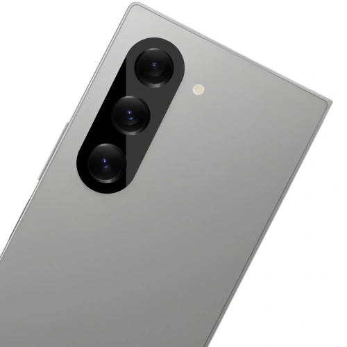 Bizon Glass Lens, easy to apply on the phone.