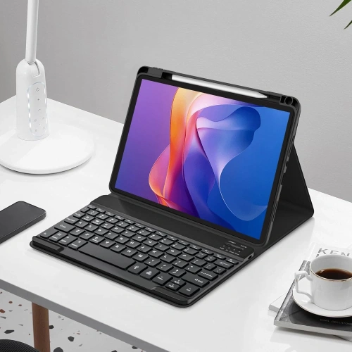 Nahaufnahme der Tastatur des Etuis, ideal zum Schreiben auf dem Xiaomi Redmi Pad 2.