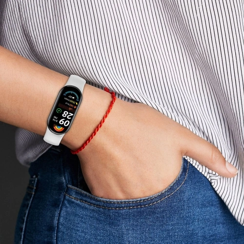 Brățară mentă pe încheietură, ideală pentru utilizarea zilnică cu Xiaomi Smart Band.