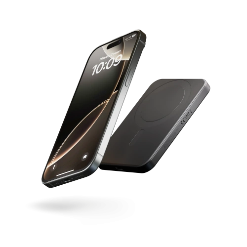 Zbliżenie na powerbank ZENS Slim Qi2 z widocznym logo i portem ładowania.