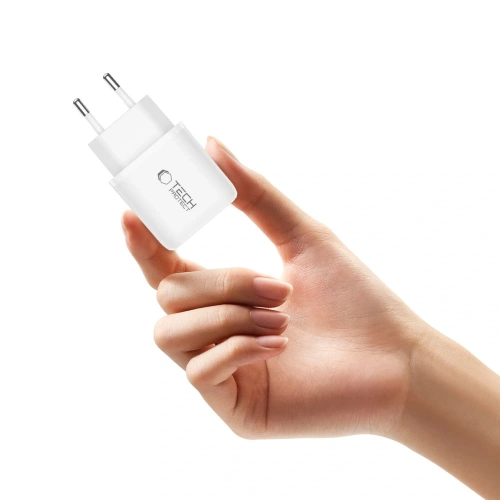 Dwa porty ładowania w ładowarce Tech-Protect, umożliwiające jednoczesne ładowanie.