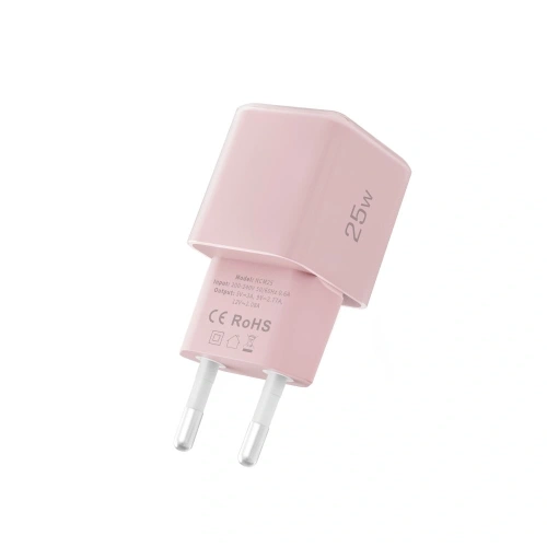 Zbliżenie na ładowarkę sieciową Tech-Protect NCM25, ukazujące port USB-C.