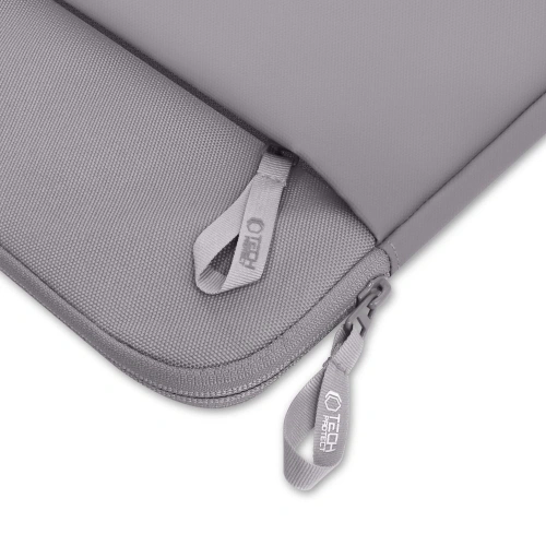 Torba Tech-Protect Sleeve na biurku, idealna do pracy z laptopem