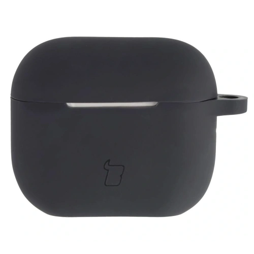 Zbliżenie na czarne silikonowe etui z karabińczykiem do Apple AirPods 3