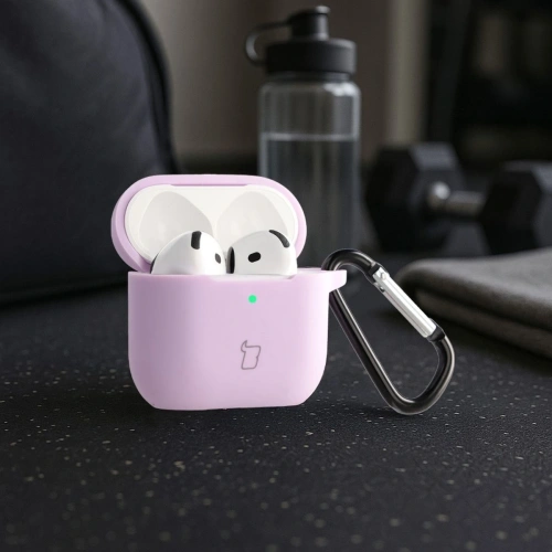 Widok etui z karabińczykiem, które ułatwia noszenie Apple AirPods 4.