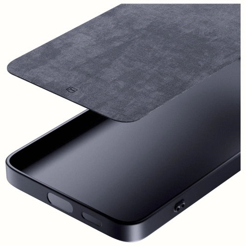 Etui 3MK Matt Case Pro zamontowane na Apple iPhone 17 Pro, prezentujące elegancki wygląd.
