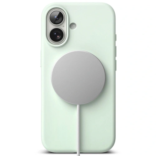 Zbliżenie na wycięcia etui Ringke dla aparatu i portów iPhone 17