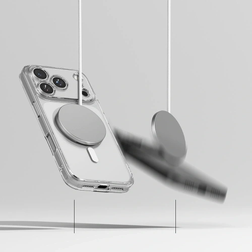 Przezroczyste etui Ringke Fusion, kt&oacute;re doskonale eksponuje design iPhone'a 17 Pro Max