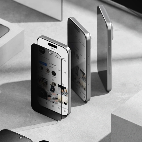 Szkło prywatyzujące Ringke z ramką montażową, ułatwiającą aplikację.