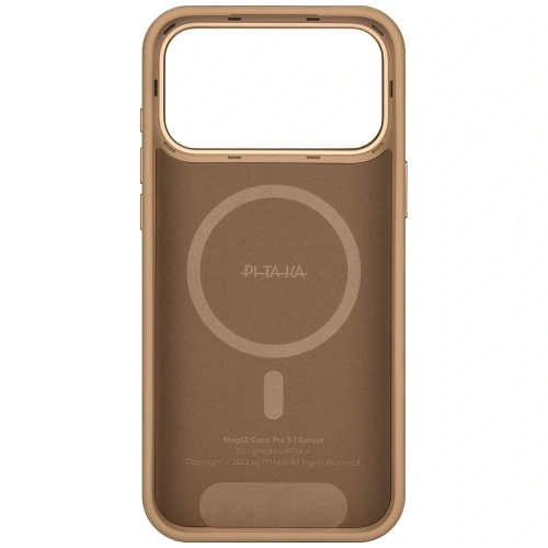 Etui PITAKA zamontowane na Apple iPhone 17 Pro Max, prezentujące idealne dopasowanie.