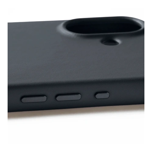 Zbliżenie na hybrydowy materiał etui Mujjo, podkreślające jego elegancki design.