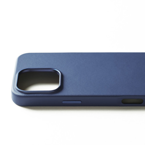 Etui Mujjo Leather Case z funkcją MagSafe, prezentujące elegancki design i wysoką jakość materiałów.