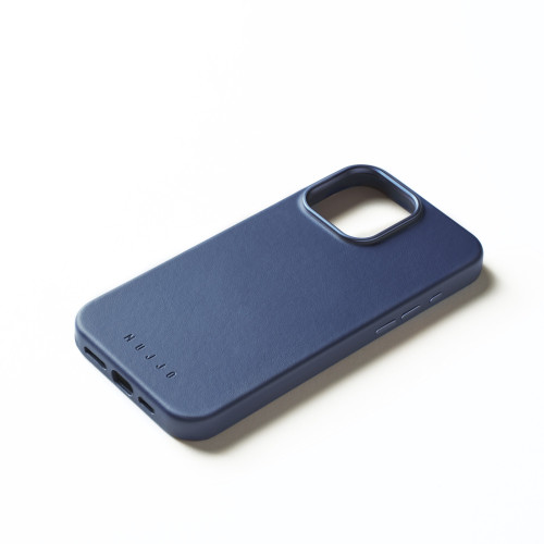 Widok etui Mujjo Leather Case na tle minimalistycznym, podkreślający niebieski kolor i luksusowe wykończenie.