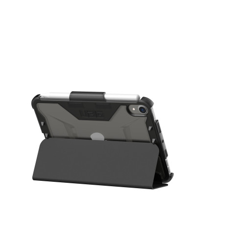 Zbliżenie na etui UAG Plyo Folio, pokazujące detale materiału i wycięcia na porty.