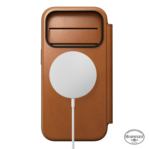 NOMAD Modern Leather Folio - etui do iPhone 18 Pro / 17 Pro kompatybilne z MagSafe, skóra Horween (saddle), widok 2